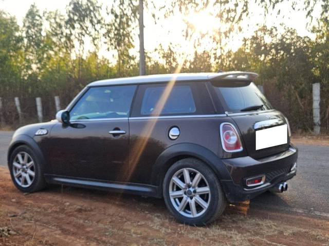https://images10.gaadi.com/usedcar_image/4583106/original/processed_0e8c2aea-973f-4b1d-b1d4-ca402535c3fd.jpg?imwidth=6402