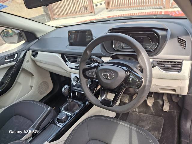 https://images10.gaadi.com/usedcar_image/4583153/original/d8d10c41d59c270a0ad939527553a282.JPG?imwidth=6402