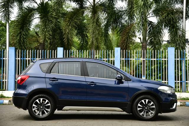 https://images10.gaadi.com/usedcar_image/4583163/original/f79d512ac918c94cdd11462e677ad100.jpg?imwidth=6401