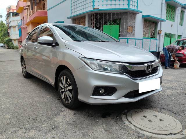https://images10.gaadi.com/usedcar_image/4583211/original/processed_f05de7b6efffa5a288c705a6d610c3a2.jpg?imwidth=6400