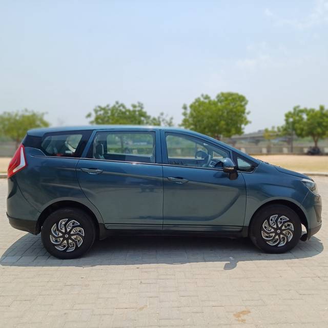 https://images10.gaadi.com/usedcar_image/4583216/original/f7184dd47d33a660d161361f8c59f51f.jpg?imwidth=6401
