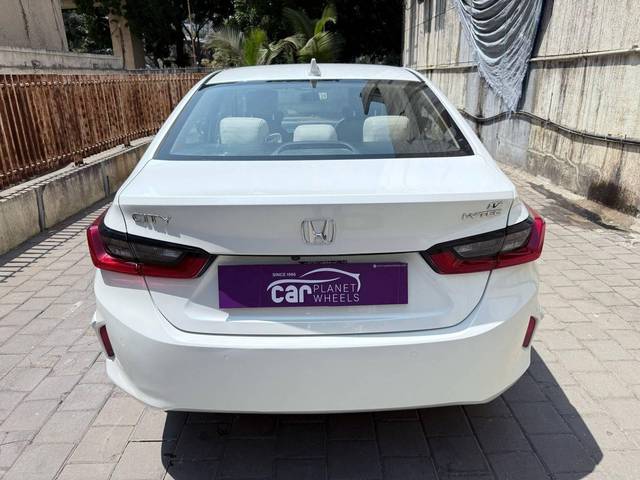 https://images10.gaadi.com/usedcar_image/4583224/original/processed_a58d4f4c3b07099dd229e160d02b9dc5.jpeg?imwidth=6401