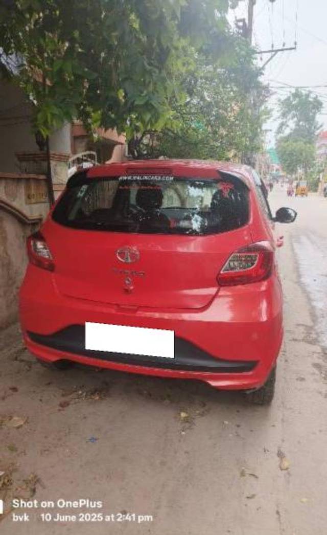 https://images10.gaadi.com/usedcar_image/4583274/original/processed_e3acd110-7d56-4321-aa5e-d09bb8c7ffd1.jpg?imwidth=6400
