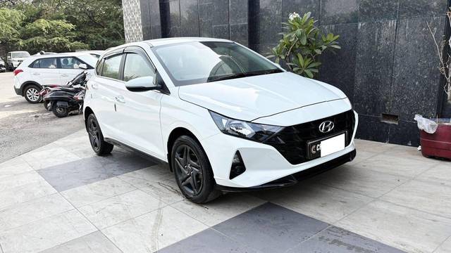 https://images10.gaadi.com/usedcar_image/4583291/original/processed_363db8e82f468401776566cfade12c38.jpg?imwidth=6400