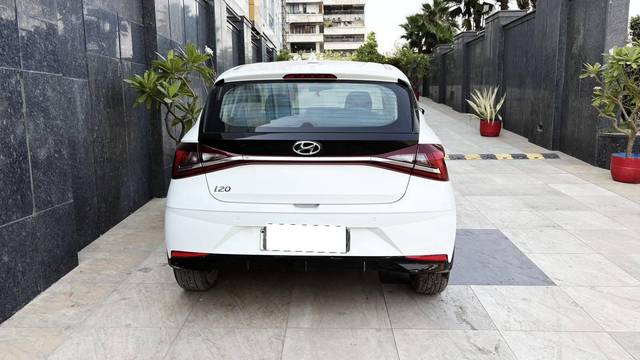 https://images10.gaadi.com/usedcar_image/4583291/original/processed_55295620e8f7a2d18e398bf8e7e483b2.jpg?imwidth=6402