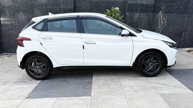 https://images10.gaadi.com/usedcar_image/4583291/original/processed_bb4e846e3c31137580a754e8b9eb305a.jpg?imwidth=6401