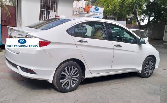 https://images10.gaadi.com/usedcar_image/4583315/original/processed_cb048e192e6a7d67502e45febb061505.jpg?imwidth=6402