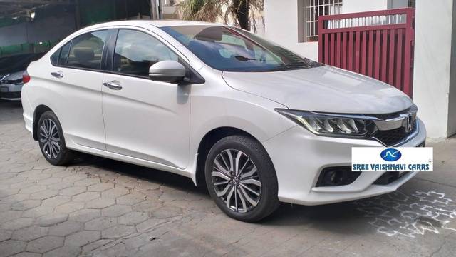 https://images10.gaadi.com/usedcar_image/4583315/original/processed_d0a0b8181d274e1dca87d91bf46a27a9.jpg?imwidth=6400