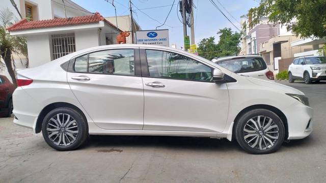 https://images10.gaadi.com/usedcar_image/4583315/original/processed_e18b2cefe3b6f99189fc415ab14c6a31.jpg?imwidth=6401