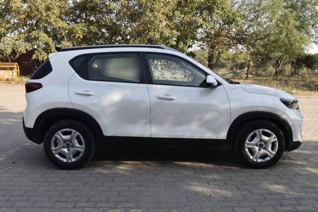 https://images10.gaadi.com/usedcar_image/4583347/original/processed_b8621b6747c073b63b3a9d6b47dd435b.jpg?imwidth=6401