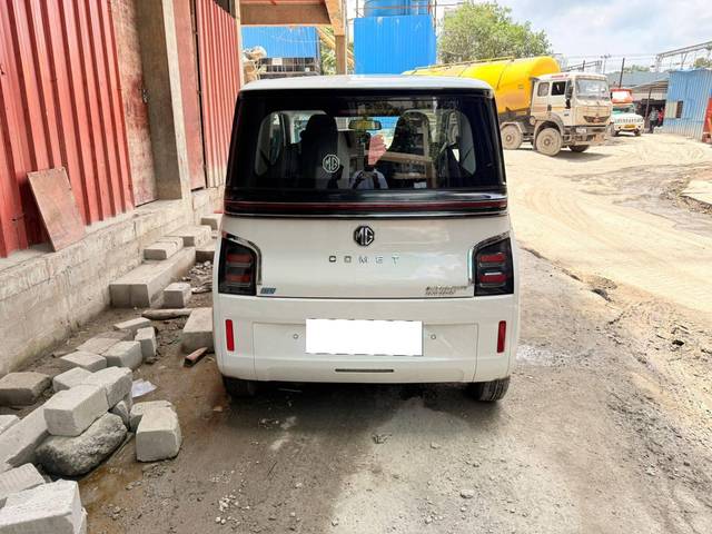 https://images10.gaadi.com/usedcar_image/4583384/original/processed_3fa69587-23e1-4626-bba5-536adeda848f.jpg?imwidth=6401