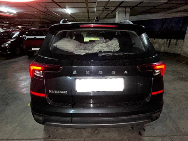 https://images10.gaadi.com/usedcar_image/4583401/original/processed_a29cd1ef-3455-442d-b001-70eae72eef9a.jpg?imwidth=6402