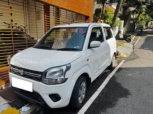 https://images10.gaadi.com/usedcar_image/4583413/original/processed_233ebf2f-2104-428c-aeaa-86687175c07a.JPG?imwidth=6401