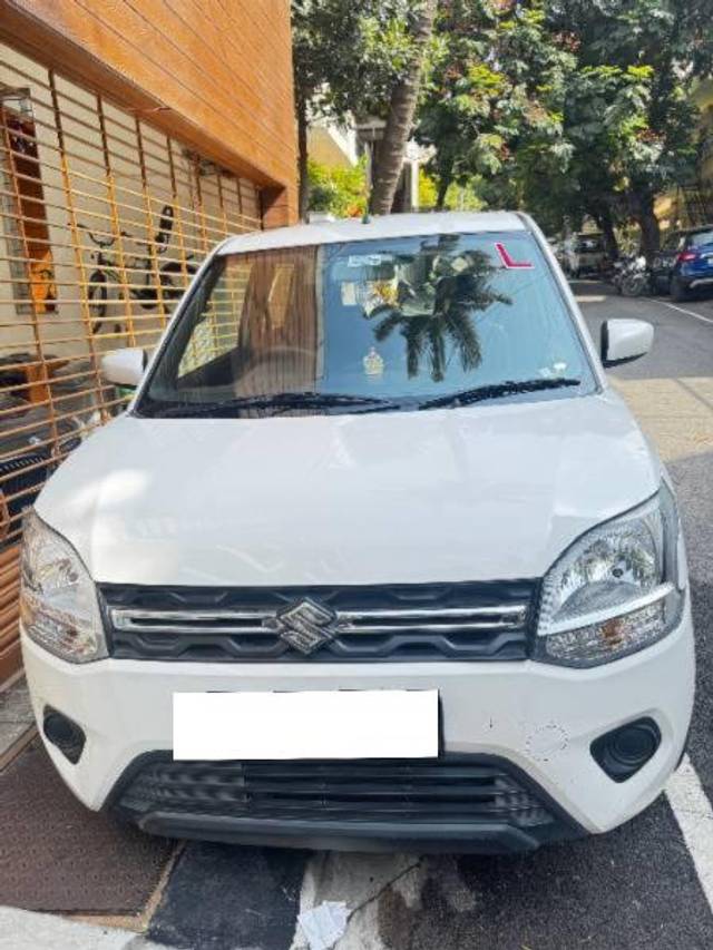 https://images10.gaadi.com/usedcar_image/4583413/original/processed_4919d5ee-07e5-4f47-bd22-90d8b63df08d.JPG?imwidth=6402