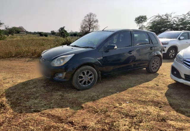 https://images10.gaadi.com/usedcar_image/4583417/original/946bf82f-17d4-45e3-bec3-b3e0dfdaeb72.?imwidth=6400