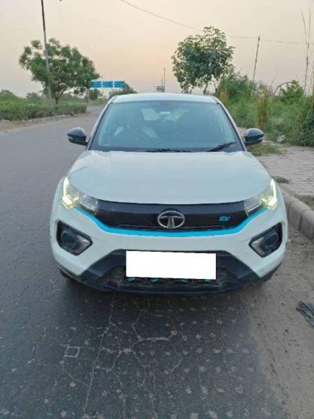 https://images10.gaadi.com/usedcar_image/4583432/original/processed_b8d7c59e-c8ff-4425-a6df-0987edfd19c9.jpg?imwidth=6400