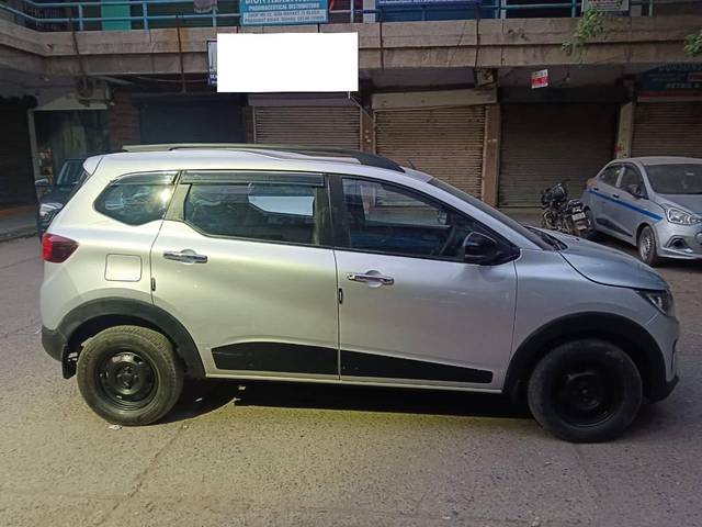 https://images10.gaadi.com/usedcar_image/4583449/original/processed_12871982a06e0289833a07d456988803.jpg?imwidth=6401
