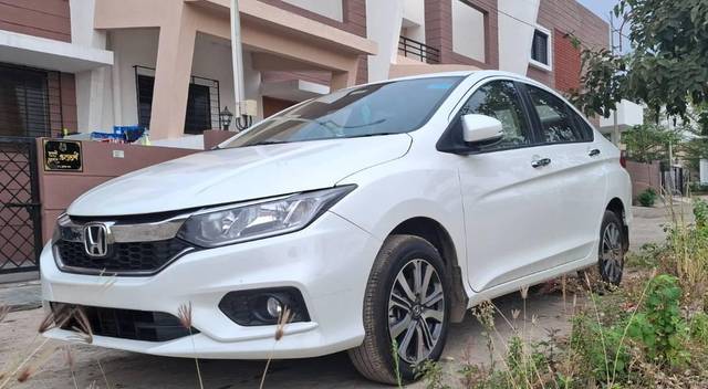 https://images10.gaadi.com/usedcar_image/4583480/original/processed_ba8f4b0f-6fc4-4c37-a7a4-f5add39c502b.jpg?imwidth=6401