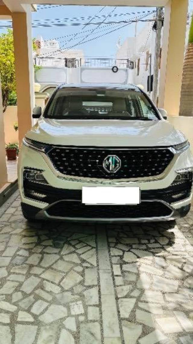 https://images10.gaadi.com/usedcar_image/4583489/original/processed_37e8b5d4-9799-4263-8dc3-6480aa2cf7d9.jpeg?imwidth=6402