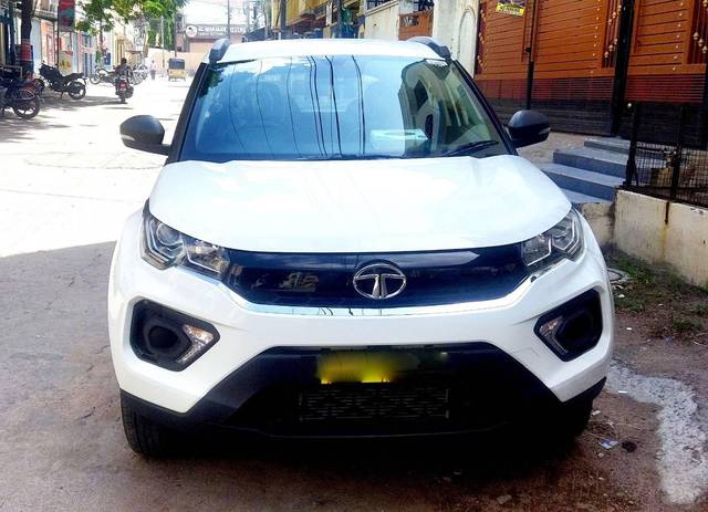 https://images10.gaadi.com/usedcar_image/4583539/original/processed_d0f3a622a3f190bbb89a8d112e1931f8.jpg?imwidth=6400