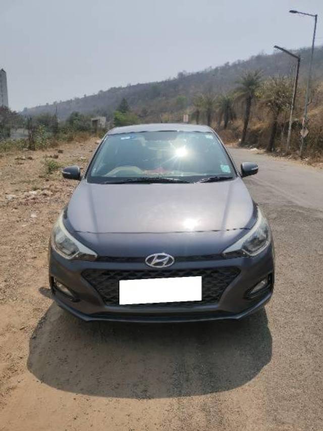 https://images10.gaadi.com/usedcar_image/4583567/original/processed_0f8f08cd-4edb-43c9-aece-842d8521f1b9.jpg?imwidth=6402