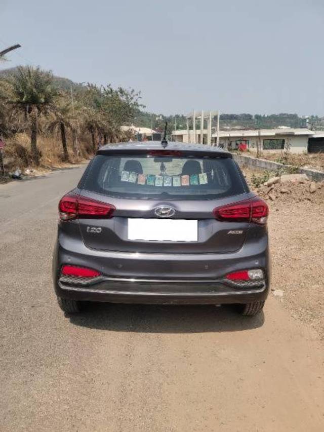 https://images10.gaadi.com/usedcar_image/4583567/original/processed_e92e9fde-aed5-4e10-99ea-2ee7306d2c7a.jpg?imwidth=6401
