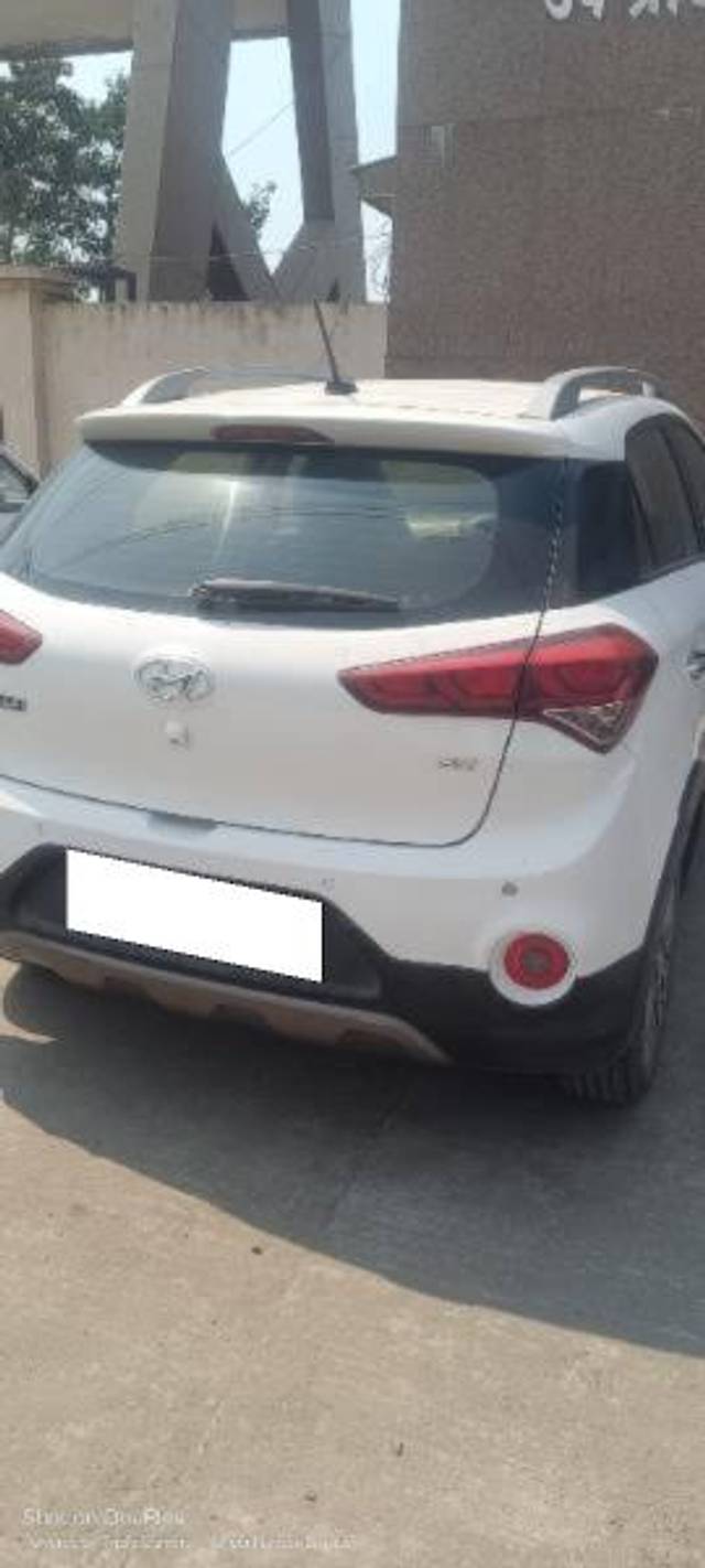 https://images10.gaadi.com/usedcar_image/4583636/original/processed_596e3b5b-7084-4fa5-ada6-3a9a2f73c9e8.jpg?imwidth=6401