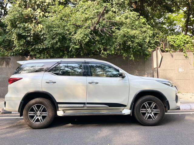https://images10.gaadi.com/usedcar_image/4583645/original/processed_302230a9e82de89f433d13f8a9ee9b6c.jpg?imwidth=6401