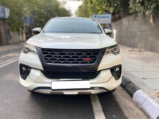 https://images10.gaadi.com/usedcar_image/4583645/original/processed_8a67d687a6118a08b249aee0385d5a14.jpg?imwidth=6400
