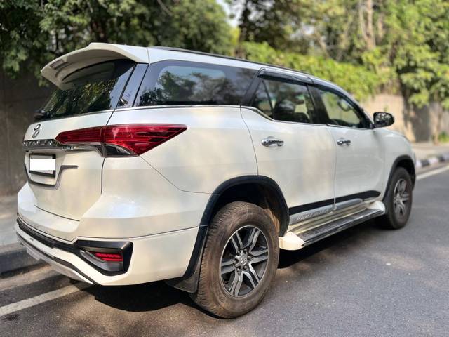 https://images10.gaadi.com/usedcar_image/4583645/original/processed_b168fdb791bc05817a4d6db4e4c81762.jpg?imwidth=6402