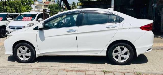 https://images10.gaadi.com/usedcar_image/4583661/original/processed_3e7bf497-a487-4370-bbb4-70ce2774ea35.jpg?imwidth=6402