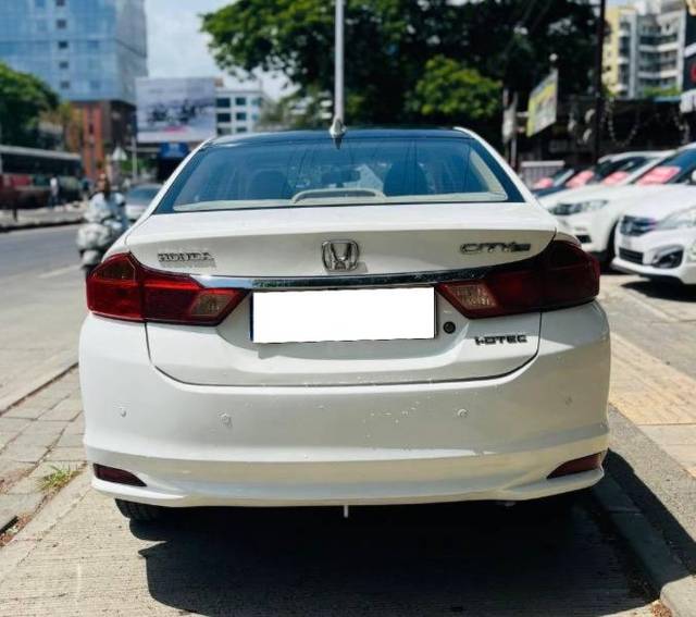 https://images10.gaadi.com/usedcar_image/4583661/original/processed_7fecd559-a810-494c-a96d-5f08ba505afe.jpg?imwidth=6401