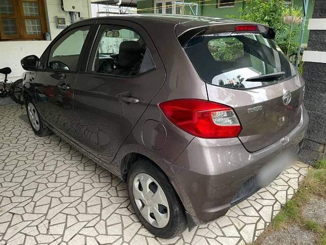 https://images10.gaadi.com/usedcar_image/4583714/original/processed_d9651321-2e9f-471a-887a-141457d430cb.jpg?imwidth=6400
