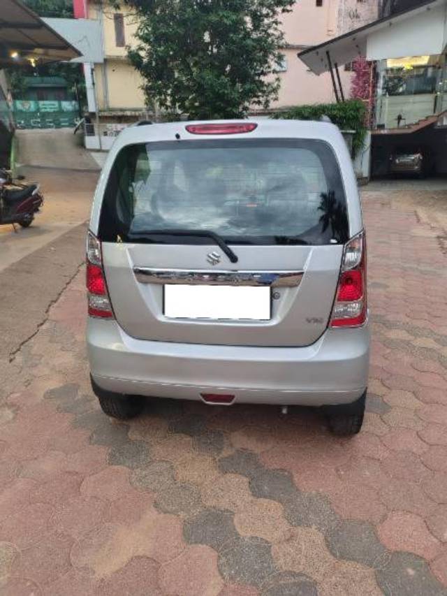 https://images10.gaadi.com/usedcar_image/4583809/original/processed_b9b5474f-362a-4a5d-9c74-d1756f42c6e8.jpg?imwidth=6401