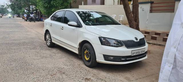 https://images10.gaadi.com/usedcar_image/4583951/original/processed_98cc14f9-9c8b-4a64-b8c5-2e6de40040ae.jpg?imwidth=6400