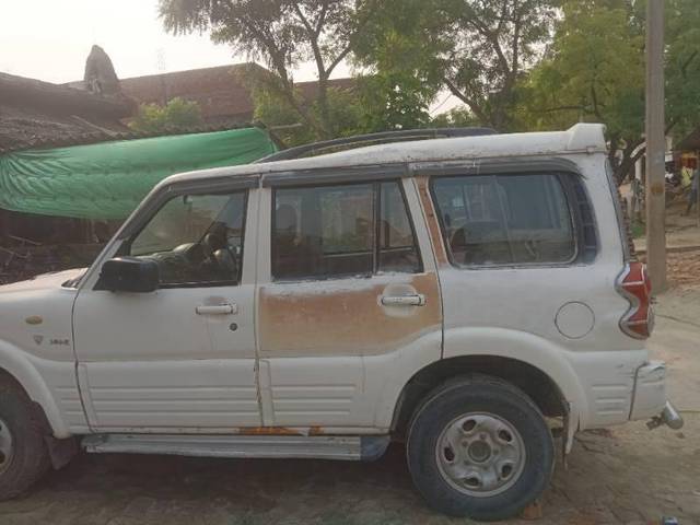 https://images10.gaadi.com/usedcar_image/4584029/original/processed_b447df19-7776-4c9e-aca4-5369e64e170c.jpg?imwidth=6402
