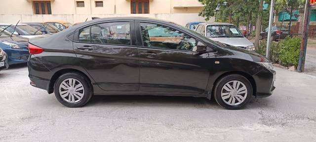 https://images10.gaadi.com/usedcar_image/4584102/original/processed_3a726a7cf432c307fbbe55d7b737882d.jpg?imwidth=6401