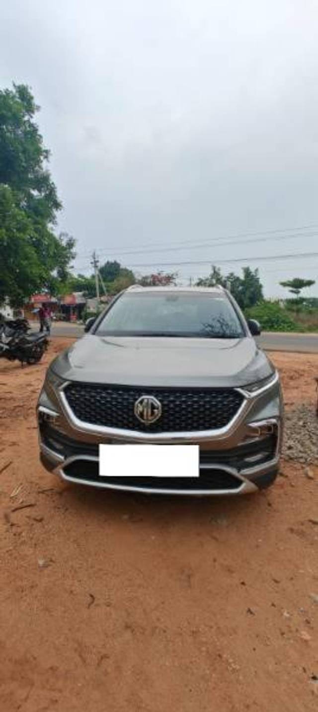 https://images10.gaadi.com/usedcar_image/4584105/original/processed_6e378123-fba8-4517-adb8-8376e62e3218.jpg?imwidth=6401