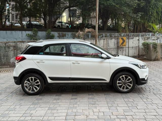 https://images10.gaadi.com/usedcar_image/4584120/original/processed_a51b353f660da33e2d58dd2fe0699dec.jpg?imwidth=6401