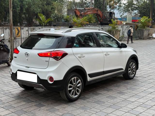 https://images10.gaadi.com/usedcar_image/4584120/original/processed_aa73d2e5b0033758788c19461dd57d15.jpg?imwidth=6402