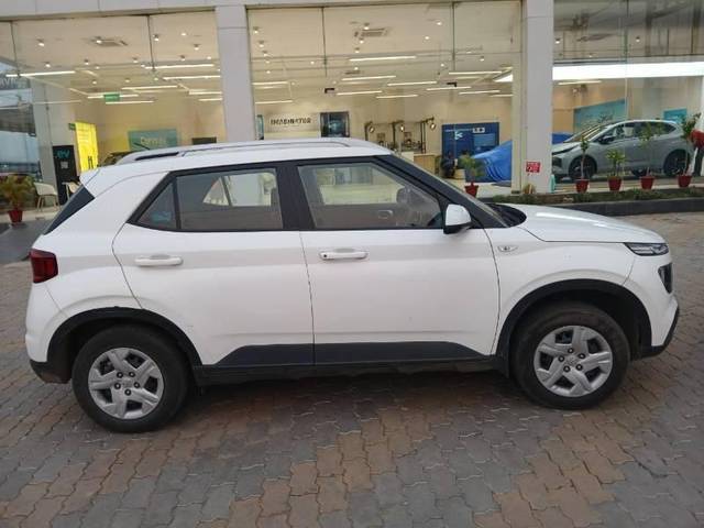 https://images10.gaadi.com/usedcar_image/4584145/original/processed_052e4830-a696-4e07-bd4a-c0b2da1eb333.jpg?imwidth=6400