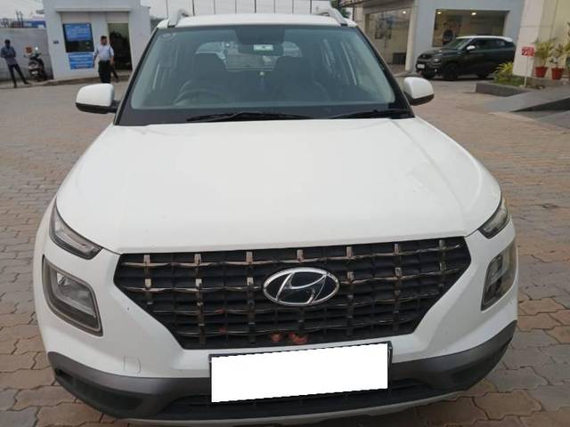 https://images10.gaadi.com/usedcar_image/4584145/original/processed_9d868a34-49ed-498b-9c6b-3d2c5c5695f0.jpg?imwidth=6402