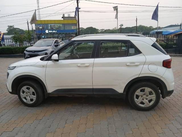 https://images10.gaadi.com/usedcar_image/4584145/original/processed_c2db798e-ac03-492d-8ac0-c443504692d7.jpg?imwidth=6401