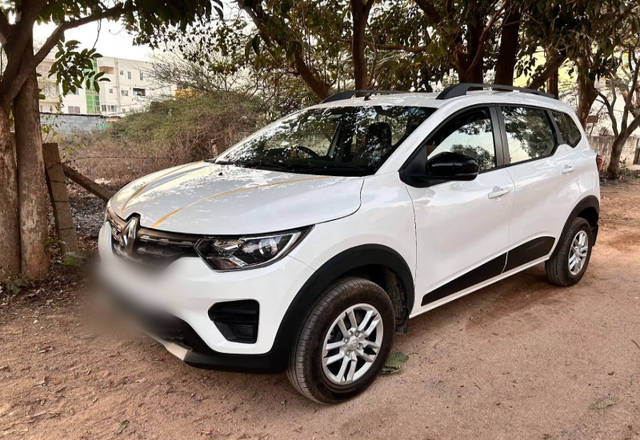 https://images10.gaadi.com/usedcar_image/4584148/original/e71cba6d-129f-4083-aa9f-cdb2186a6197.?imwidth=6400