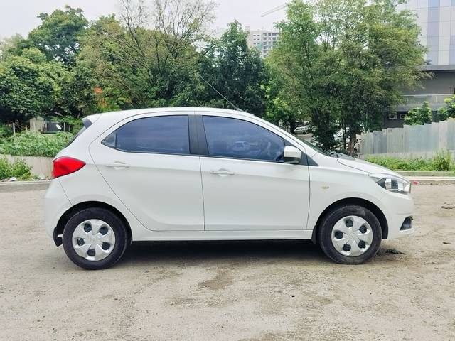 https://images10.gaadi.com/usedcar_image/4584173/original/a984f5d4c5ad598ce019bc8dcaf718f0.jpg?imwidth=6401