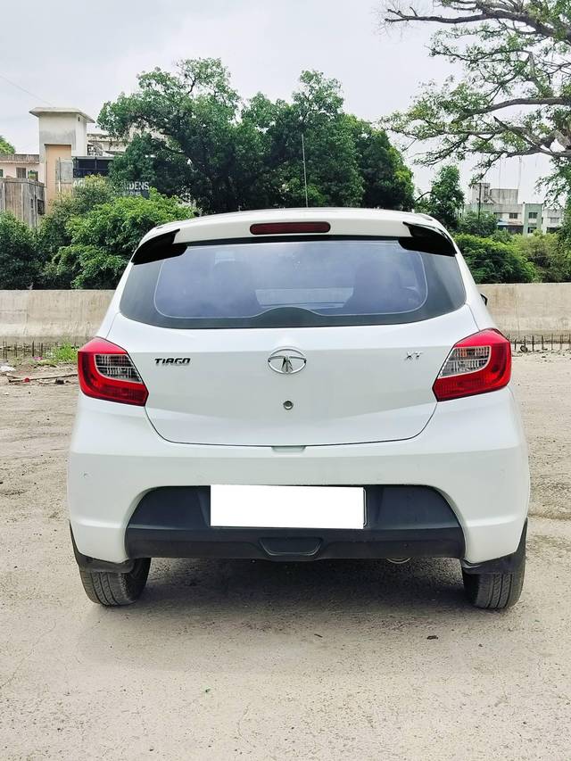 https://images10.gaadi.com/usedcar_image/4584173/original/processed_9141d576d610ee24bd44453ab0876391.jpg?imwidth=6402