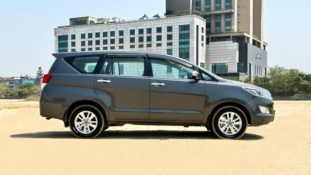 https://images10.gaadi.com/usedcar_image/4584177/original/d43fc11a263e5642c47db09fdb826867.JPG?imwidth=6401