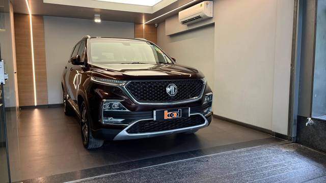 https://images10.gaadi.com/usedcar_image/4584179/original/processed_bf5ce669468bf0bf9ceec65be3d07118.jpeg?imwidth=6401