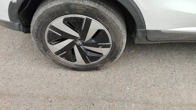 https://images10.gaadi.com/usedcar_image/4584189/original/processed_771df456-5756-4ebf-a04a-a12a1f041540.jpeg?imwidth=6402