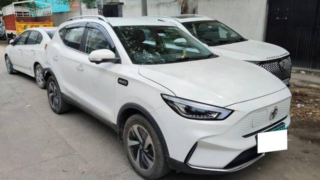 https://images10.gaadi.com/usedcar_image/4584189/original/processed_bc1d42a9-64bc-4beb-9f3b-008de57b4d5e.jpeg?imwidth=6400